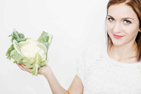 Ragazza Tiene Cavolfiore Giovane Donna Che Tiene Cavolfiore Tra Mani — Foto Stock