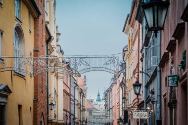 Eski şehir. Varşova. Antik kentin sokakları. Eski evler. kilise. Polonya polska warszawa