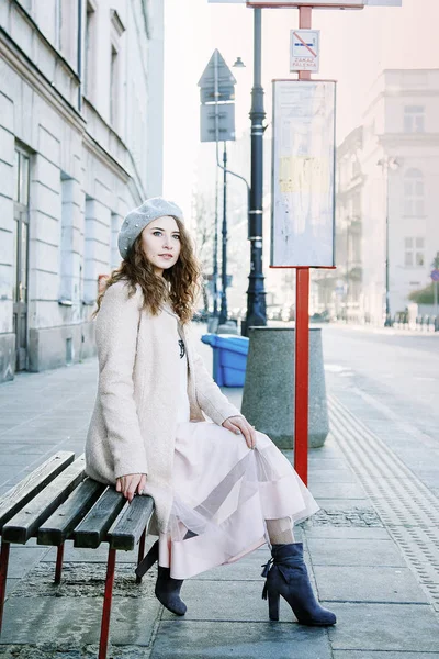 Szép Francia Város Utcáin Lány Sétál Város Körül Egy Korai — Stock Fotó