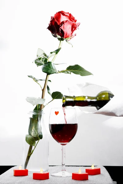 Dia Dos Namorados Vermelho Subiu Mesa Peso Plugues Coração Vinho — Fotografia de Stock