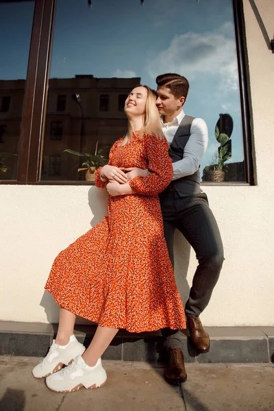 Concetto Relazioni Amorose Uomo Donna Bella Coppia Piedi Nella Grande — Foto Stock