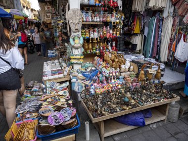 Ubud, Bali, 21 Ekim 2019 Turistlerle dolu hatıra sokağı, 21 Ekim 2019, Ubud, Bali, Endonezya