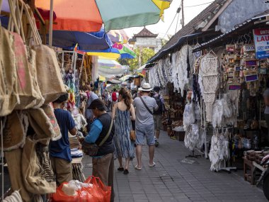 Ubud, Bali, 21 Ekim 2019 Turistlerle dolu hatıra sokağı, 21 Ekim 2019, Ubud, Bali, Endonezya