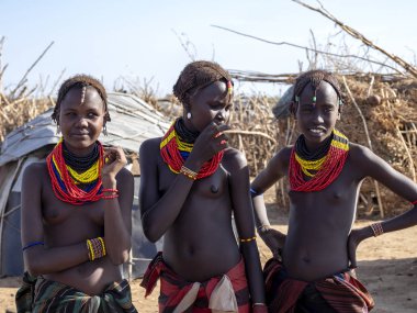 Omo Nehri, Kabile Dassanech, 11 Mayıs 2019, Dassanech köyünde ücret alındıktan sonra özgürce fotoğraf çekebilirsiniz, 11 Mayıs 2019, Kabile Dassanech, Omo Nehri, Etiyopya