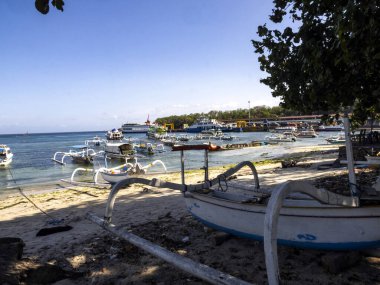 Bali, Endonezya sahillerine demirlemiş tekneler