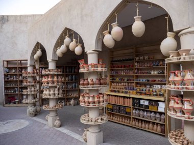 NIZWA, OMAN, 1 Mart 2020 En eski Ummani şehirlerinden biri, eski alışveriş merkezi, 1 Mart 2020, Nizwa, Umman
