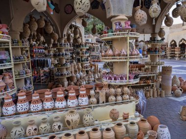 NIZWA, OMAN, 8 Mart 2020 Geleneksel hatıra pazarı, 8 Mart 2020, Nizwa, Umman