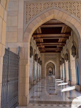 Geniş avlu, Sultan Qaboos Büyük Cami, Muscat Umman