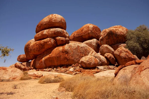 Erstaunliche Felsformationen Devils Marbles Red Center Australien — Stockfoto