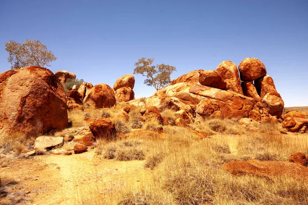 Erstaunliche Felsformationen Devils Marbles Red Center Australien — Stockfoto