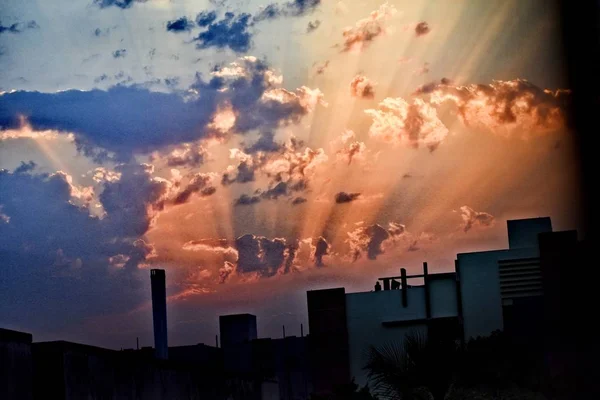 Schöner und dramatischer Himmel — Stockfoto