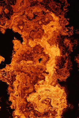 alevler siyah arkaplanda