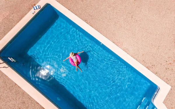 Zénith Vue Aérienne Une Piscine Été Jeune Fille Maillot Bain — Photo