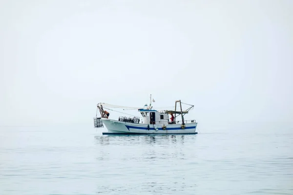 Crevettiste Méditerranée Devant Côte Malaga Cueillette Des Palourdes Malagas Cytherea — Photo