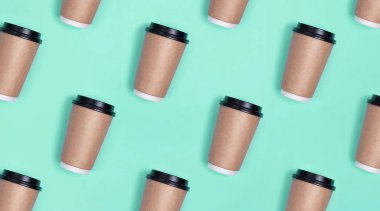 Nane arkaplanındaki tek kullanımlık kahve fincanından bir kalıp..