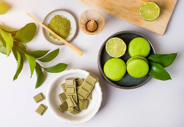 Yeşil ürünlerle hayat: bademli badem kekleri, kiraz çayı, yeşil vegan çikolatası, limon..