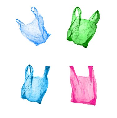 Beyaz arka planda farklı renklerde plastik torbalar. Ayrı resimler.