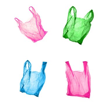 Beyaz arka planda farklı renklerde plastik torbalar. Ayrı resimler.