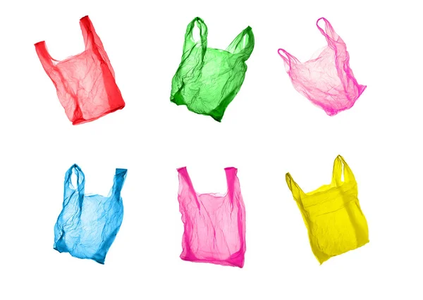 Beyaz arka planda farklı renklerde plastik torbalar. Ayrı resimler.