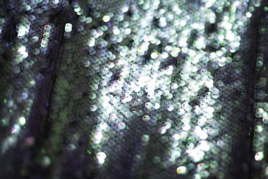 Moda holografik pulları olan şenlikli bir zemin.