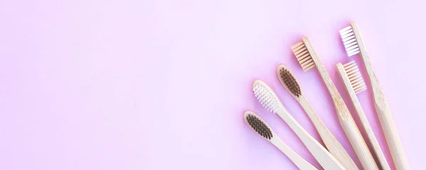 Ecological wooden toothbrushes on a pink background. Zero waste concept. Ecological product. — Stock Photo, Image