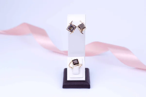 Jewelry for women made of gold and precious stones. — 스톡 사진