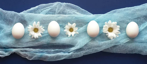Festive easter banner with white eggs. — Stock Photo, Image