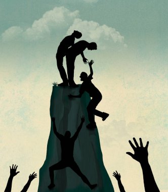 Silüet içindeki insanlar tepeye ulaşmak için sarp bir tepeye tırmanıyorlar..