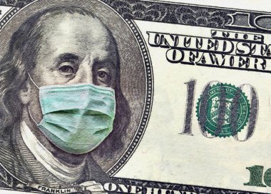 100 dolarlık banknotta Benjamin Franklin 'in kendini Covid-19 Coronavirus' tan korumak için ameliyat maskesi taktığı görülüyor. Bu bir çizim.
