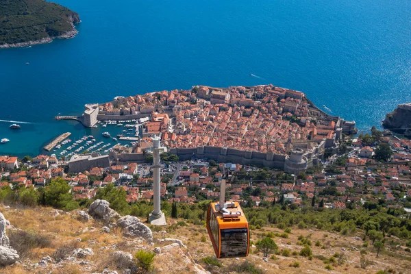Góndola Teleférico Frente Casco Antiguo Dubrovnik Croacia Subiendo Montaña Foto — Foto de Stock