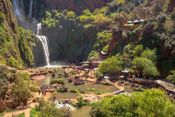 Toeristen Bij Ourika Water Valt Buurt Van Marrakech Marokko Zomer — Stockfoto