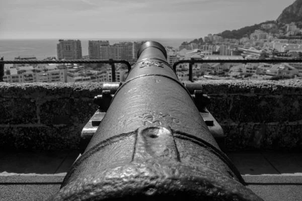 Altes Kanonenrohr Zeigt Auf Monaco Lizenzfreies Archivfoto — Stockfoto