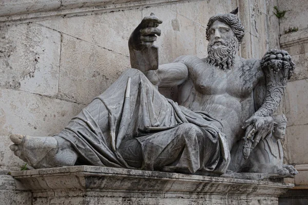 Antigua Estatua Romana Neptuno Que Parece Estar Tomando Selfie Foto —  Fotos de Stock