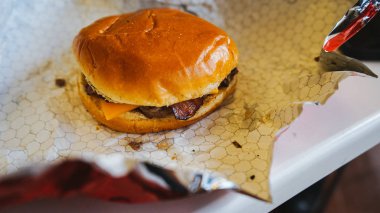 pastırma peynirli burger