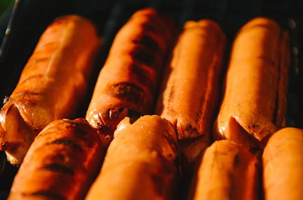 Hot dogi na grillu — Zdjęcie stockowe