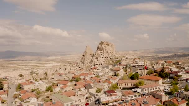 Kapadokya, Türkiye. Meşhur Uchisar Şatosu. 4k İHA saldırısı — Stok video