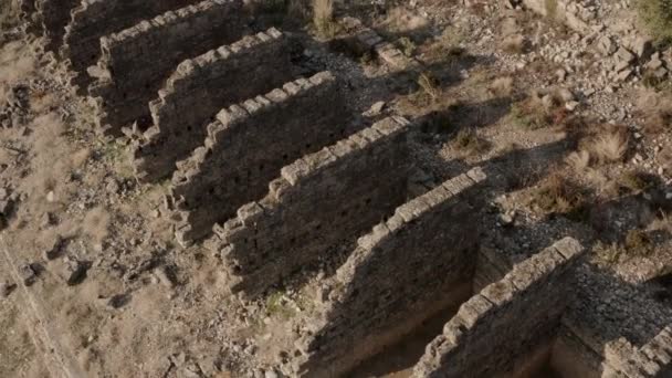 Very ancient building. Aspendos, a Greek amphitheater. Aqueduct — Stock Video