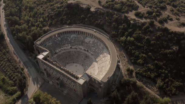 Heel oud gebouw. Aspendos, een Grieks amfitheater — Stockvideo