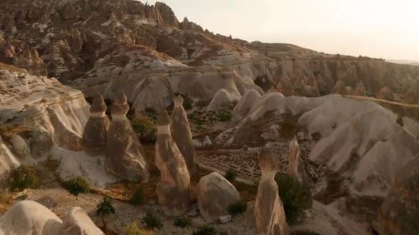 Cappadocia bardzo piękna rozpiętość drona nad fortecą — Wideo stockowe