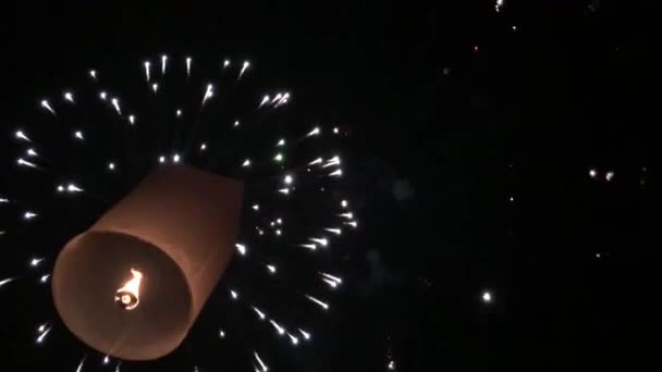 Fuegos artificiales de Año Nuevo en Tailandia — Vídeos de Stock