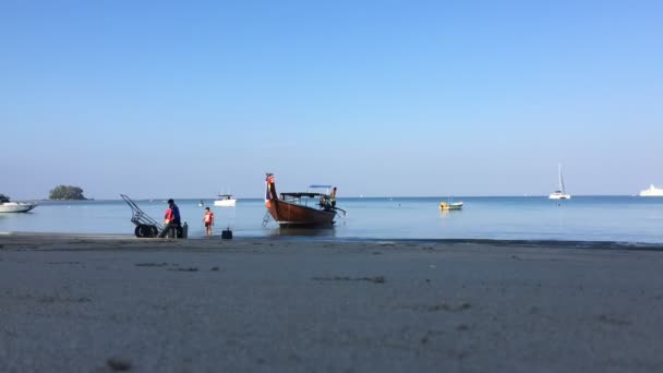 Thailand Phuket Timalapse Fischer gehen auf See — Stockvideo