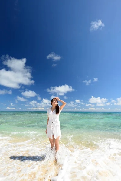 Uma mulher relaxada . — Fotografia de Stock