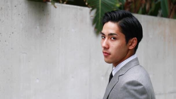 Портрет азиатского бизнесмена — стоковое видео