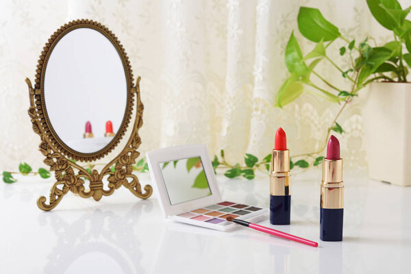 Косметика на столе
