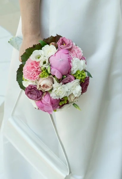 Un bellissimo bouquet da sposa — Foto Stock