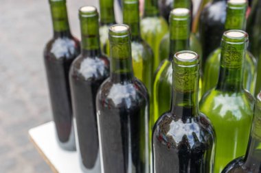 beyaz şarap şişeleri 