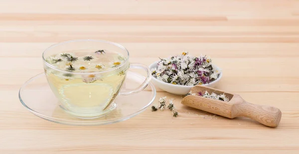 Tea with daisies — Stock Photo, Image