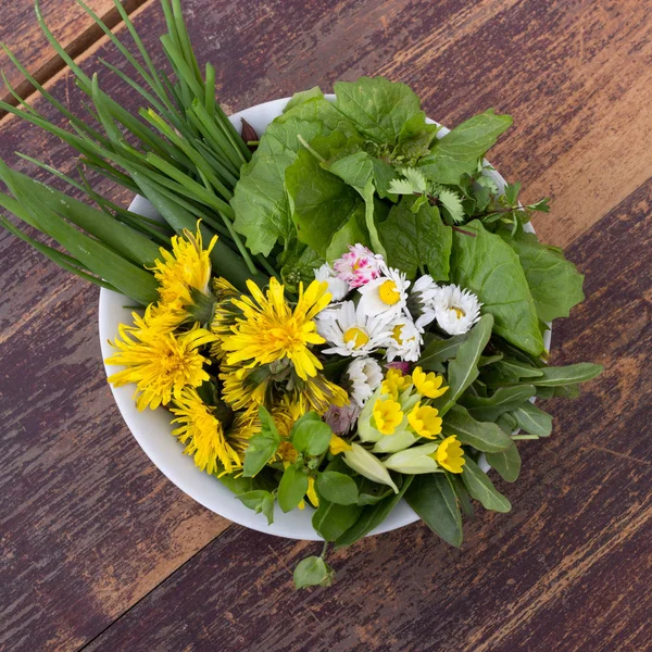 Fresh wild herbs — Stock Photo, Image