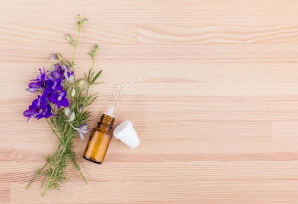 Homeopathic medicines and monkshood — Stock Photo, Image