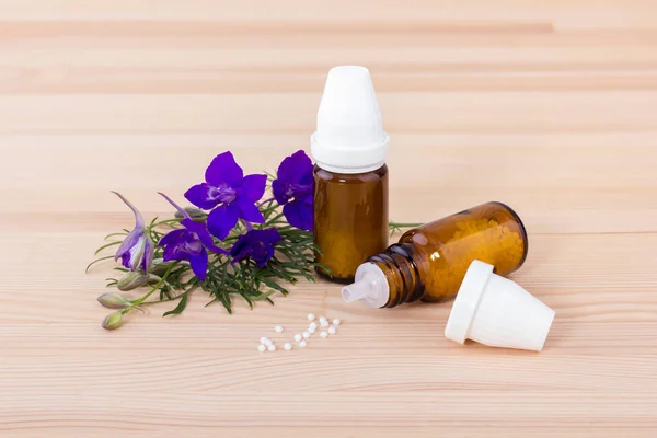 Homeopatiska läkemedel och blå Stormhatt — Stockfoto